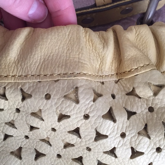 Canary yellow crossbody purse - Picture 6 of 7